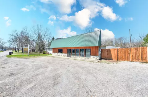 Exterior - 916-918 S Sutton Rd, Jackson, MI 49203 photo 8 of 19