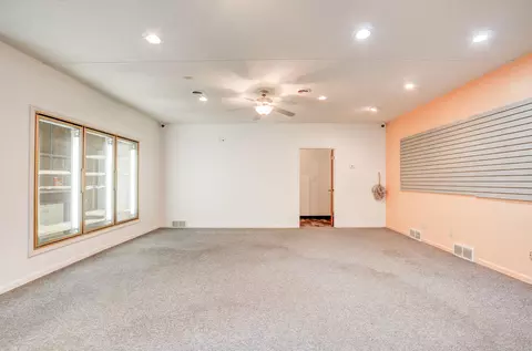 Living - 916-918 S Sutton Rd, Jackson, MI 49203 photo 4 of 7
