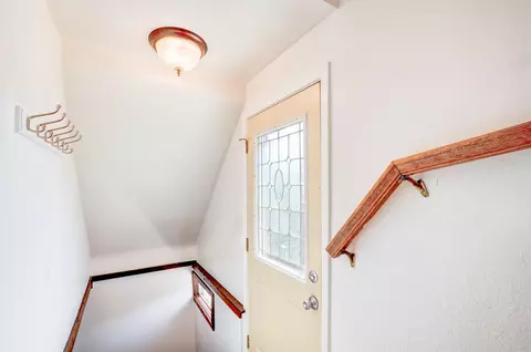 Entry Way - 916-918 S Sutton Rd, Jackson, MI 49203 photo 1 of 2
