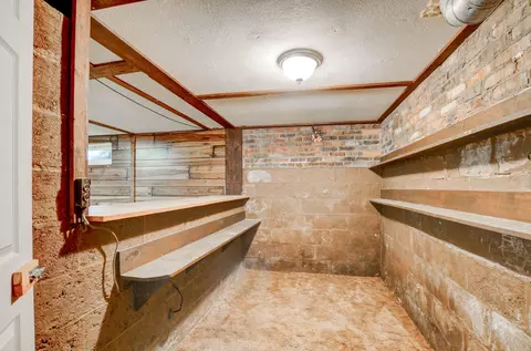Bath - 916-918 S Sutton Rd, Jackson, MI 49203 photo 4 of 7
