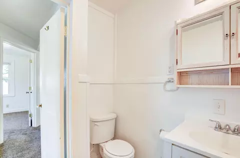 Bath - 916-918 S Sutton Rd, Jackson, MI 49203 photo 3 of 7