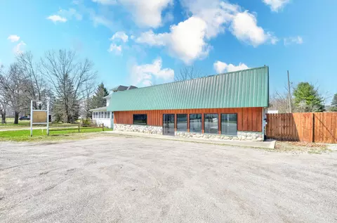 Exterior - 916-918 S Sutton Rd, Jackson, MI 49203 photo 9 of 19