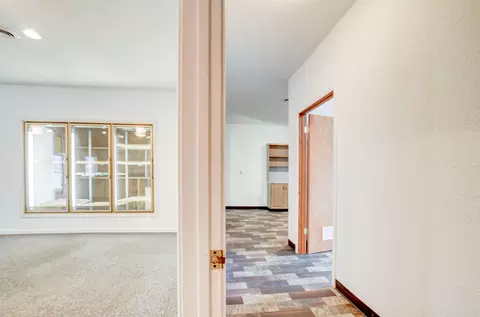 Entry Way - 916-918 S Sutton Rd, Jackson, MI 49203 photo 2 of 2