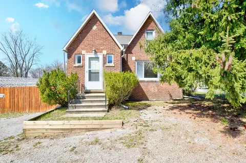 Exterior - 916-918 S Sutton Rd, Jackson, MI 49203 photo 1 of 19