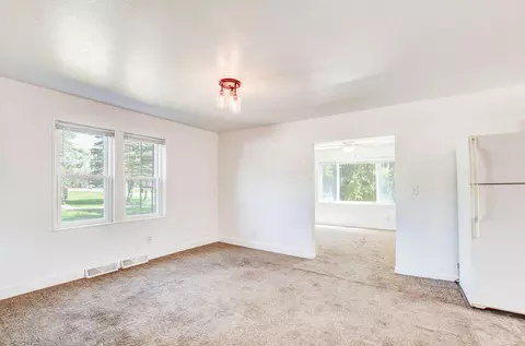 Bedroom - 916-918 S Sutton Rd, Jackson, MI 49203 photo 2 of 8
