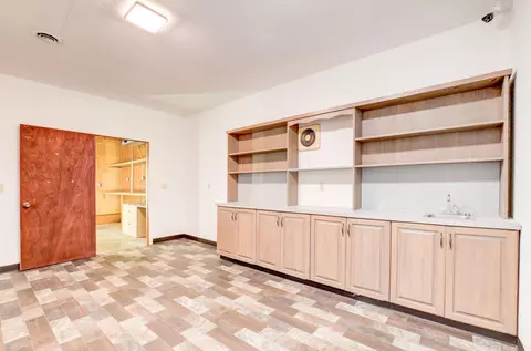 Living - 916-918 S Sutton Rd, Jackson, MI 49203 photo 7 of 7