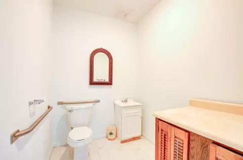 Bath - 916-918 S Sutton Rd, Jackson, MI 49203 photo 7 of 7