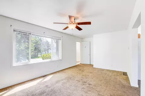 Bedroom - 916-918 S Sutton Rd, Jackson, MI 49203 photo 1 of 8
