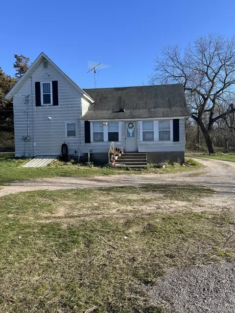 1758 W Fleck Rd, Six Lakes, MI 48886