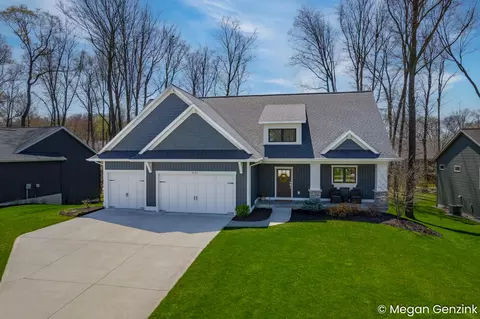 4294 Unity Drive Dr, Hudsonville, MI 49426