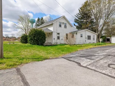 9643 Lewis Ave, Temperance, MI 48182