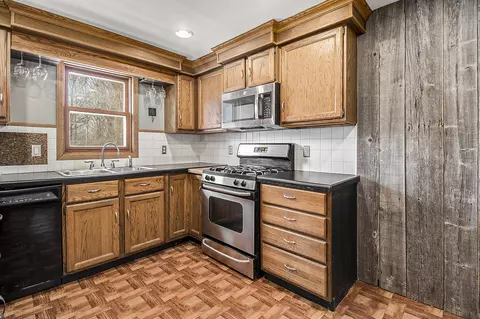 Kitchen - 8268 W Deerfield Rd, Blanchard, MI 49310 photo 3 of 4