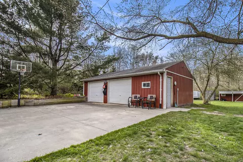 Exterior - 8268 W Deerfield Rd, Blanchard, MI 49310 photo 5 of 6