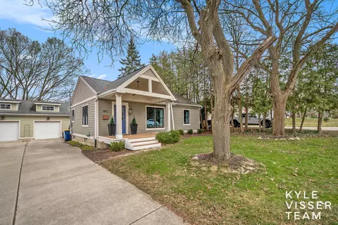 1452 Eastlawn Rd SE, Grand Rapids, MI 49506