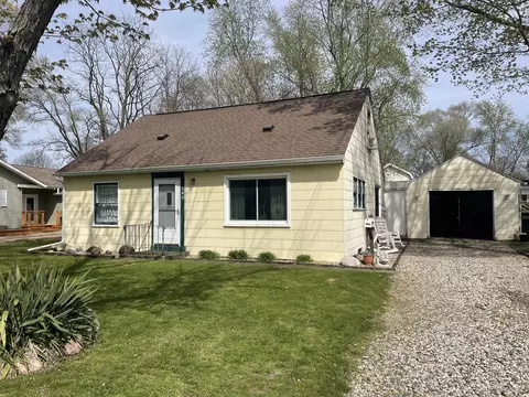 140 Floral Ave, Plainwell, MI 49080