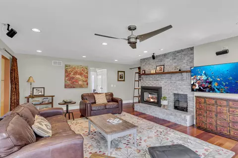 Living - 5905 Mccain Rd, Jackson, MI 49201 photo 5 of 9