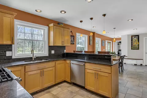 Kitchen - 5905 Mccain Rd, Jackson, MI 49201 photo 3 of 5