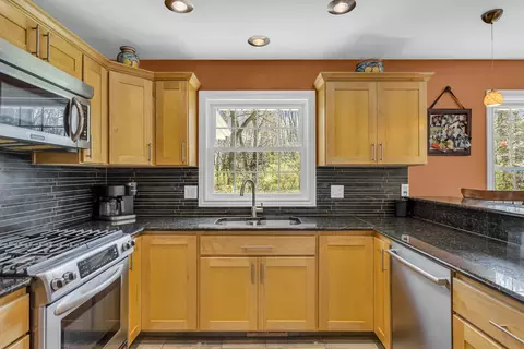 Kitchen - 5905 Mccain Rd, Jackson, MI 49201 photo 2 of 5