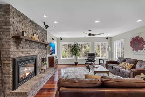 Living - 5905 Mccain Rd, Jackson, MI 49201 photo 3 of 9