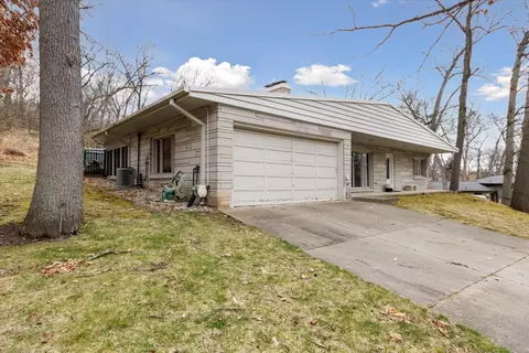 Exterior - 2102 Dale Rd, Jackson, MI 49203 photo 3 of 15
