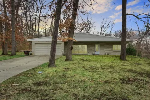 Exterior - 2102 Dale Rd, Jackson, MI 49203 photo 8 of 15