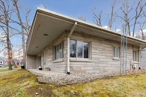 Exterior - 2102 Dale Rd, Jackson, MI 49203 photo 4 of 15