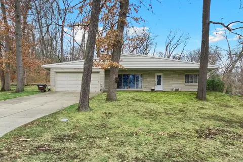 Exterior - 2102 Dale Rd, Jackson, MI 49203 photo 9 of 15