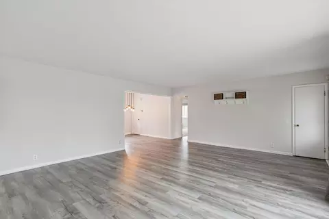 Living - 2102 Dale Rd, Jackson, MI 49203 photo 2 of 4