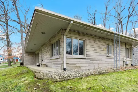 Exterior - 2102 Dale Rd, Jackson, MI 49203 photo 6 of 15