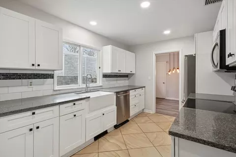 Kitchen - 2102 Dale Rd, Jackson, MI 49203 photo 1 of 5