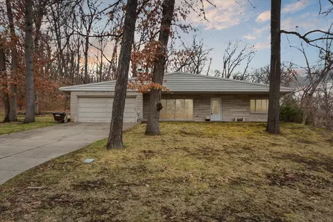 Exterior - 2102 Dale Rd, Jackson, MI 49203 photo 2 of 15
