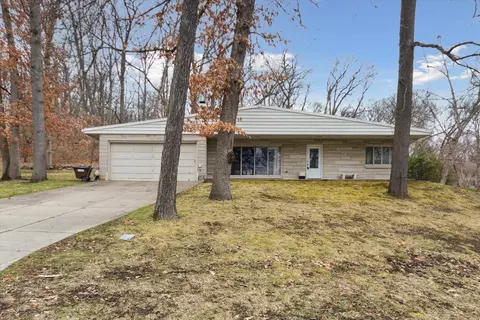 2102 Dale Rd, Jackson, MI 49203