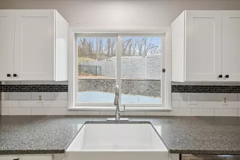Kitchen - 2102 Dale Rd, Jackson, MI 49203 photo 5 of 5