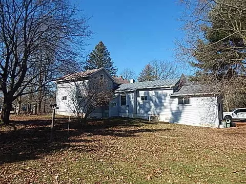 Exterior - 2251 Glasgow Rd, Jackson, MI 49201 photo 5 of 11