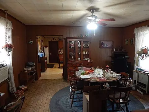 Dining - 2251 Glasgow Rd, Jackson, MI 49201 photo 3 of 4