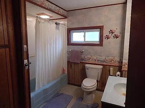 Bath - 2251 Glasgow Rd, Jackson, MI 49201 photo 1 of 1