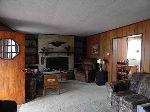Living - 2251 Glasgow Rd, Jackson, MI 49201 photo 1 of 2