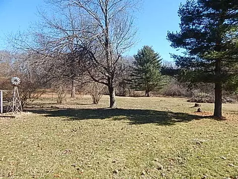 Exterior - 2251 Glasgow Rd, Jackson, MI 49201 photo 7 of 11