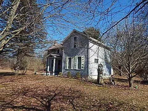 Exterior - 2251 Glasgow Rd, Jackson, MI 49201 photo 3 of 11