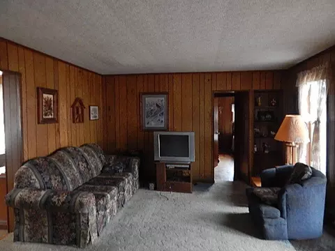 Living - 2251 Glasgow Rd, Jackson, MI 49201 photo 2 of 2