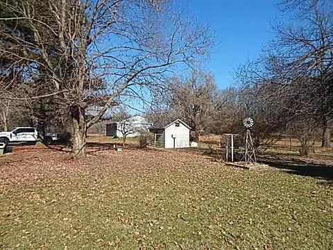 Exterior - 2251 Glasgow Rd, Jackson, MI 49201 photo 6 of 11