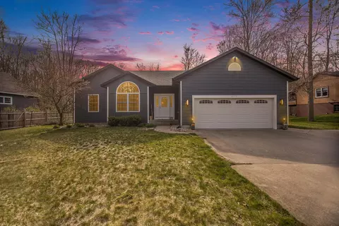 6375 Henry St, Norton Shores, MI 49441