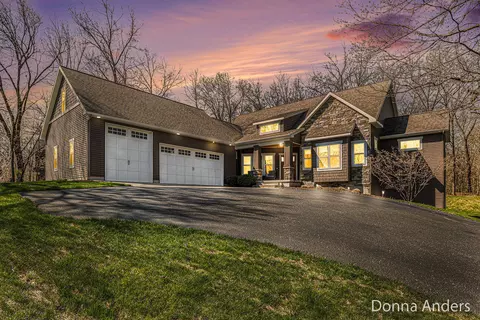 8701 Camelot Dr NE, Rockford, MI 49341