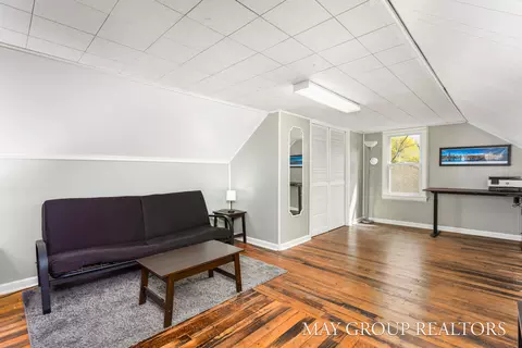 Living - 1040 Kusterer Dr NW, Walker, MI 49534 photo 6 of 9