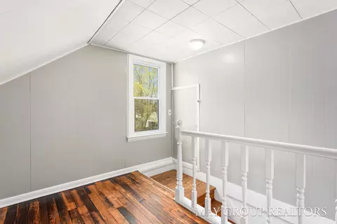 Entry Way - 1040 Kusterer Dr NW, Walker, MI 49534 photo 1 of 1
