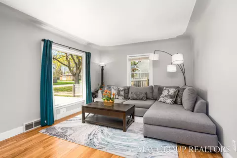 Living - 1040 Kusterer Dr NW, Walker, MI 49534 photo 1 of 9