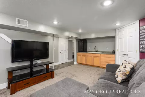 Living - 1040 Kusterer Dr NW, Walker, MI 49534 photo 9 of 9
