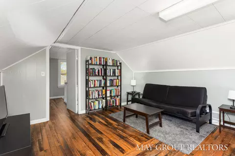 Living - 1040 Kusterer Dr NW, Walker, MI 49534 photo 7 of 9