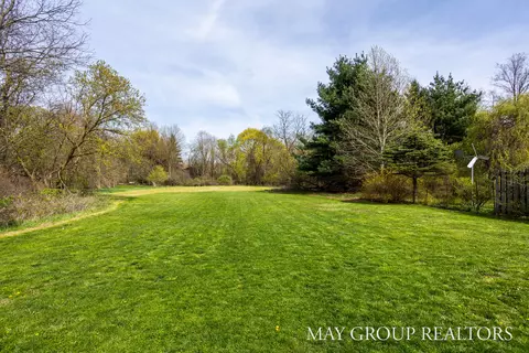 Exterior - 1040 Kusterer Dr NW, Walker, MI 49534 photo 8 of 8