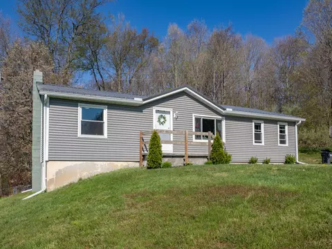 43600 48th St, Lawrence, MI 49064